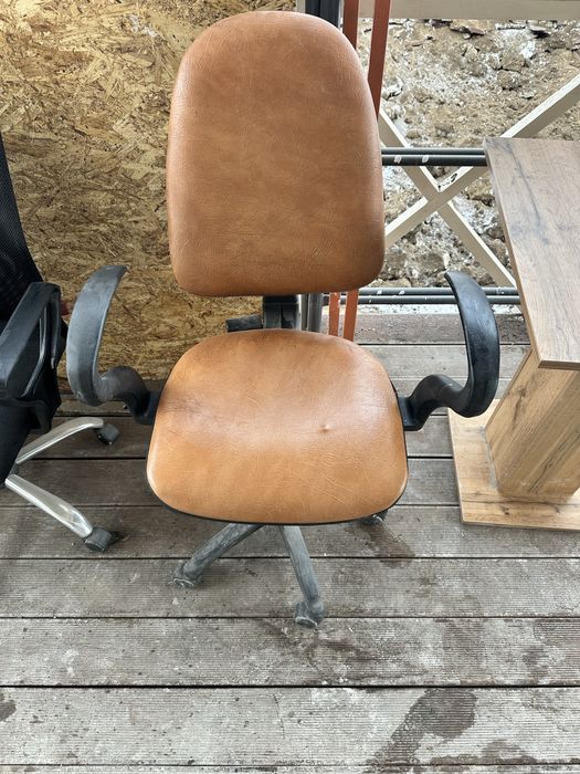 Стулья офисные продам