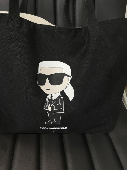 Черна чанта от плат на известна марка