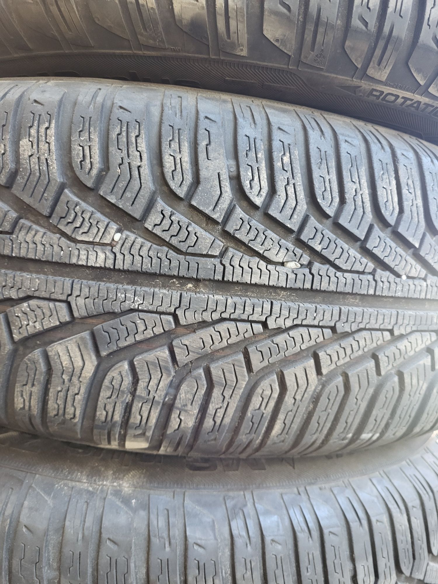 4 бр зимни 235/60/18 Uniroyal