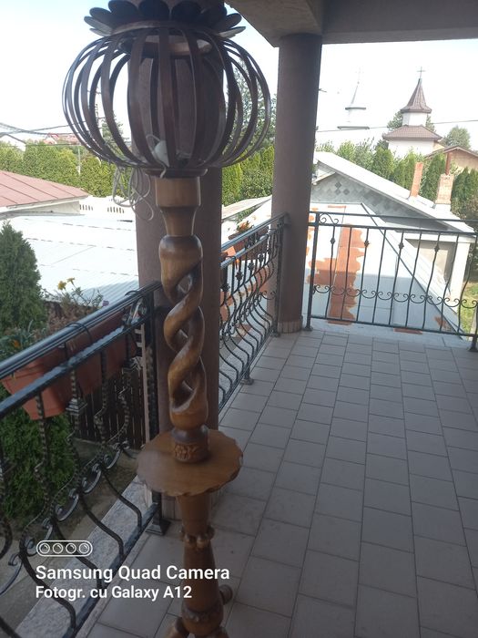 Lampadar sculptat manual (veioza) lemn masiv înaltime 1,65m