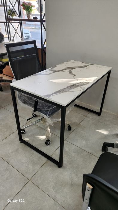 Stol, stul, loft uslubidagi barcha mebellar Samarqanddagi do'konimizda