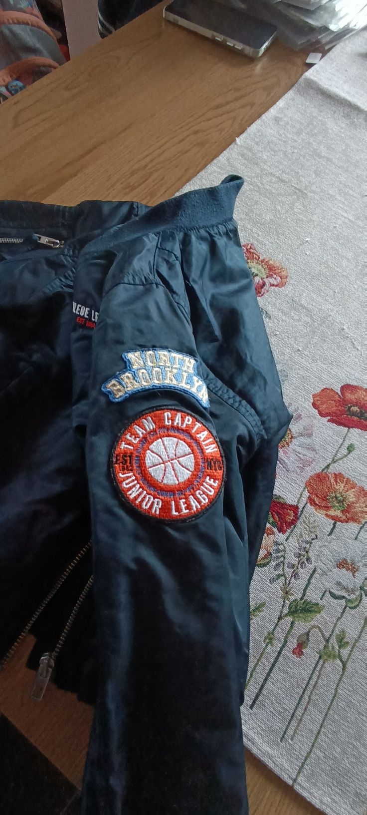 Есенно яке,. Марка H&M, размер 5-6 години.
