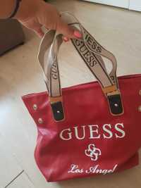 Дамска чанта на Guess