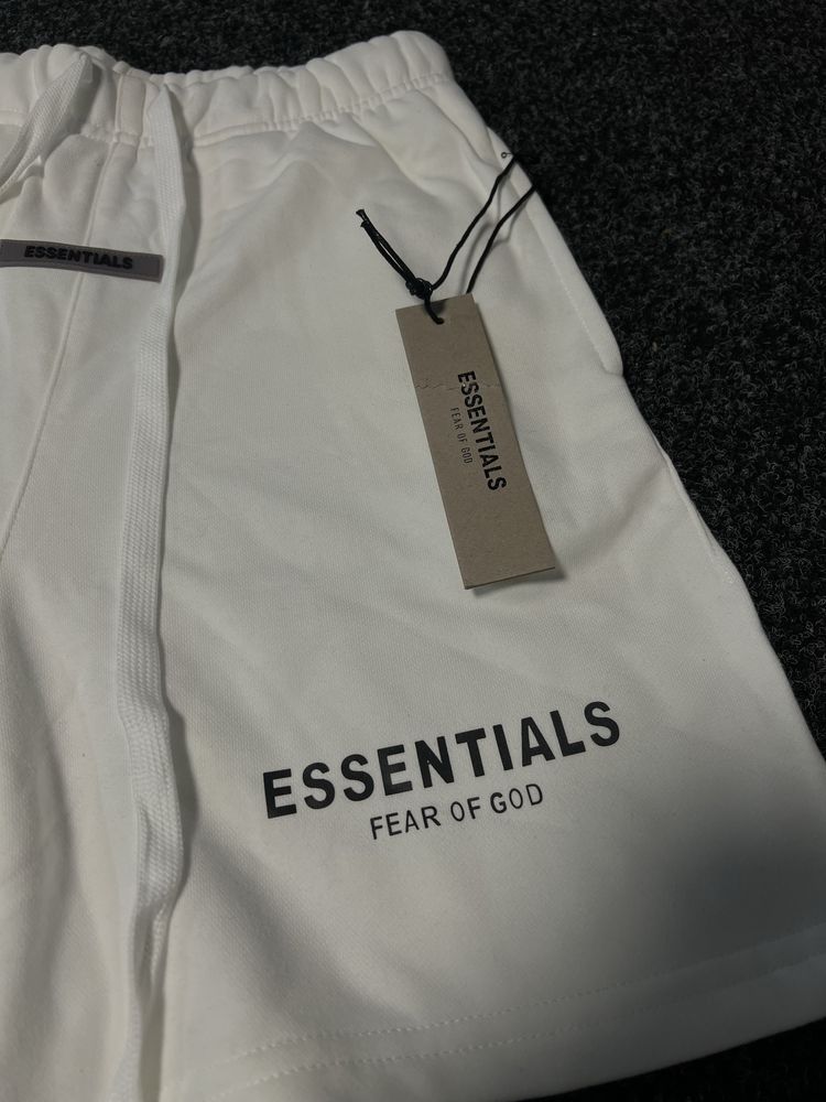 Pantaloni scurti Essentials FOG reflective alb/negru  Premium / 2025