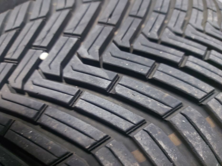 235/55R18 Continental Allseason