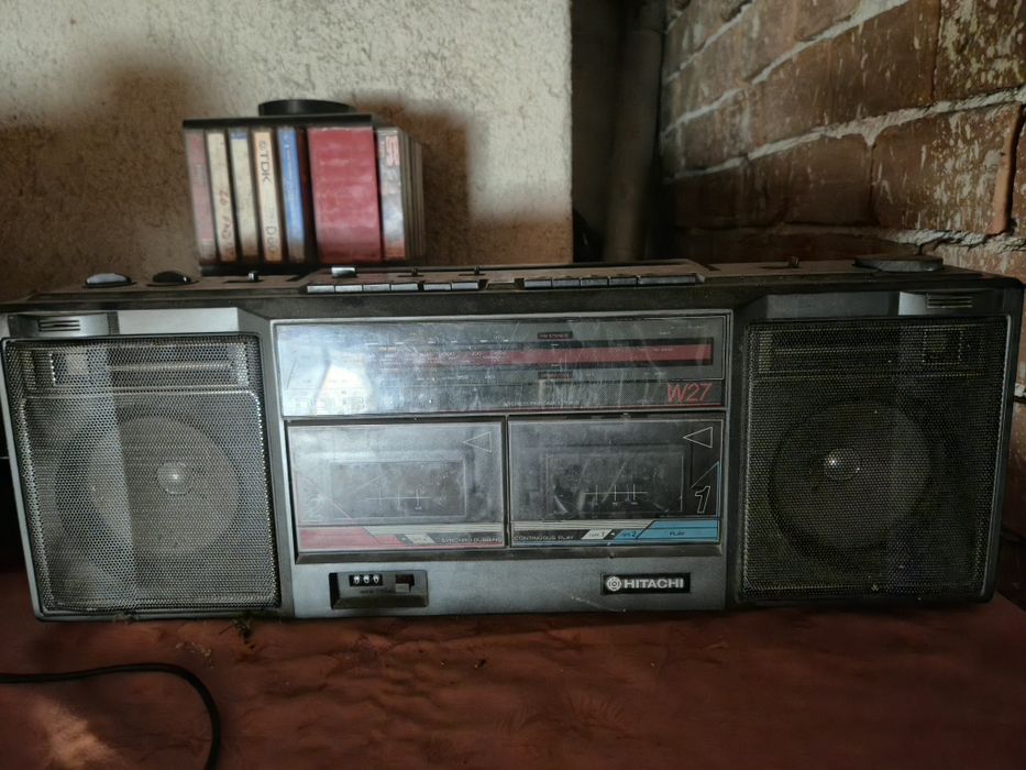 Радио Hitachi работи