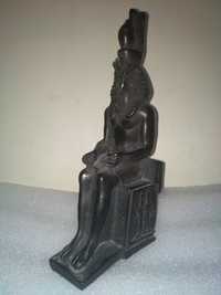 Каменная статуэтка "Фараон сидящий на троне"
