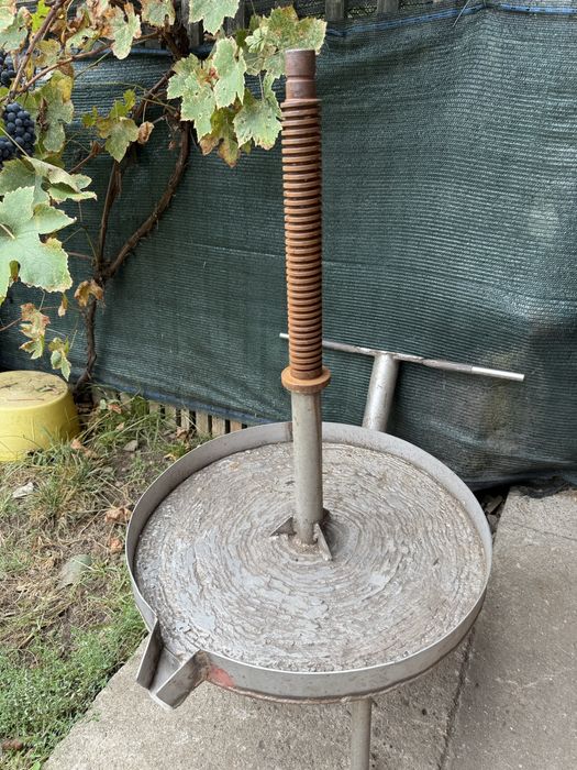 Vand teasc de inox si zdrobitoate pentru struguri