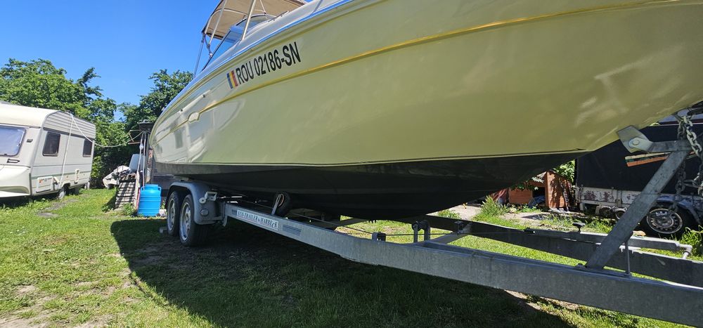 SeaRay 230 Signature Overnighter