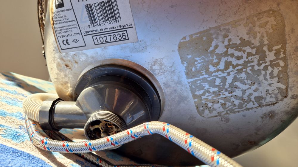 Мивка тека със смесител