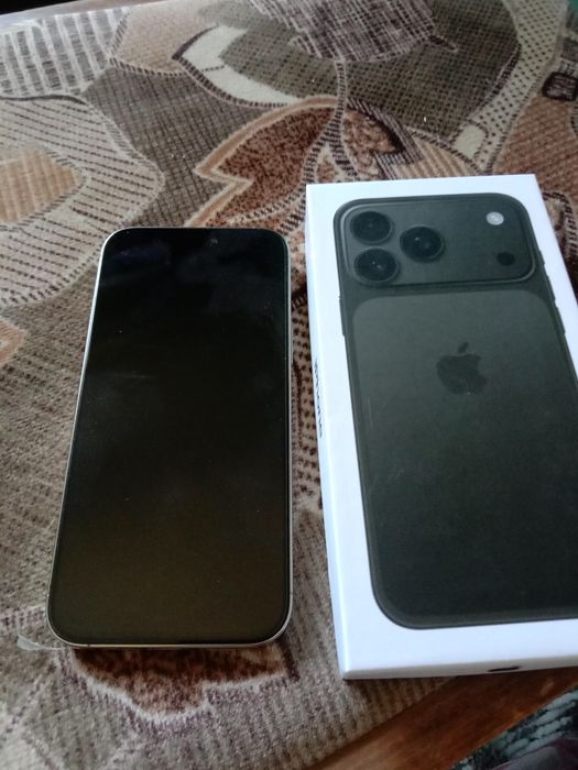 Продам айфон 17 про Макс память 512