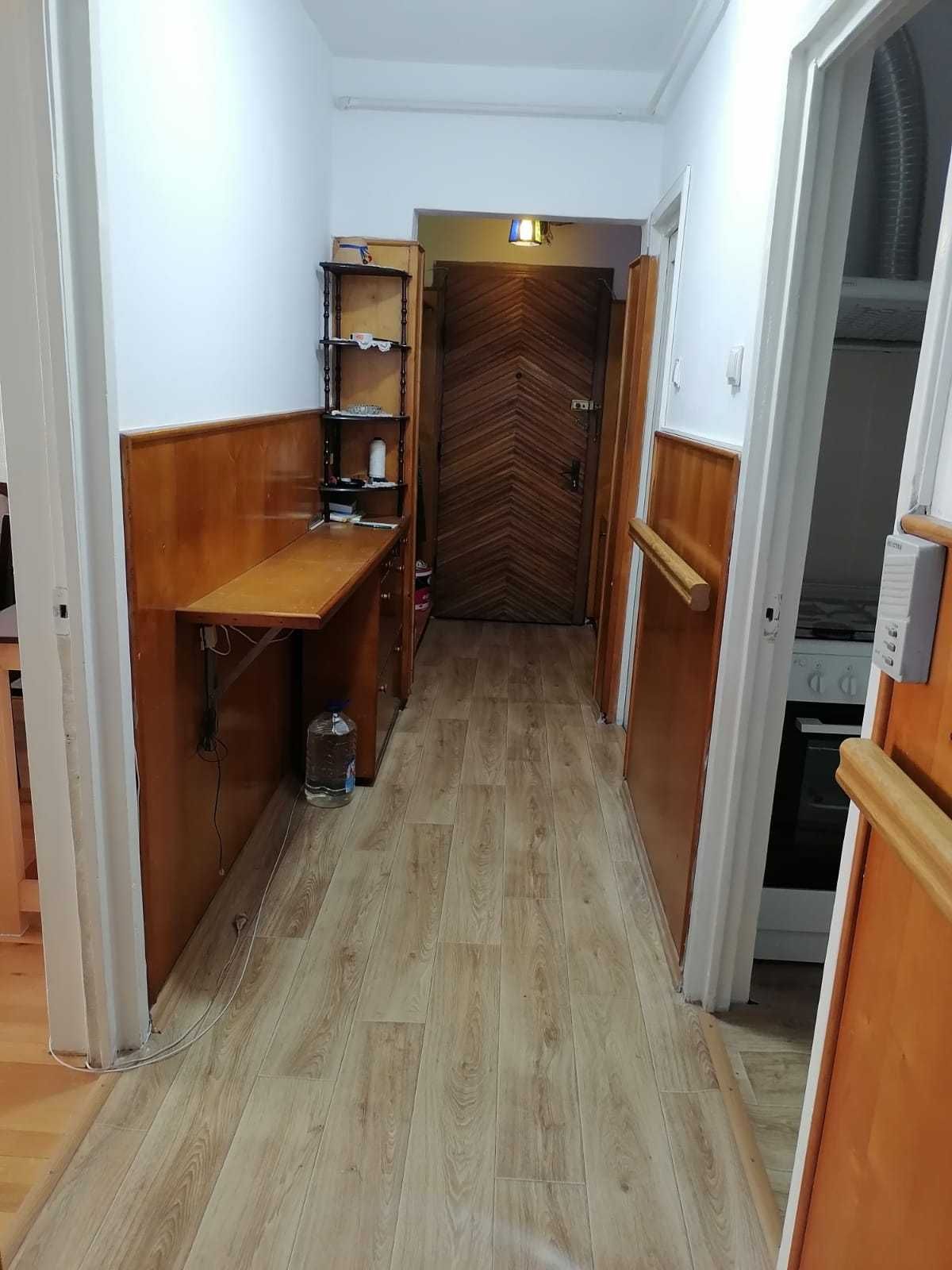 Vand apartament cu 3 camere, Cartierul Fagarasului