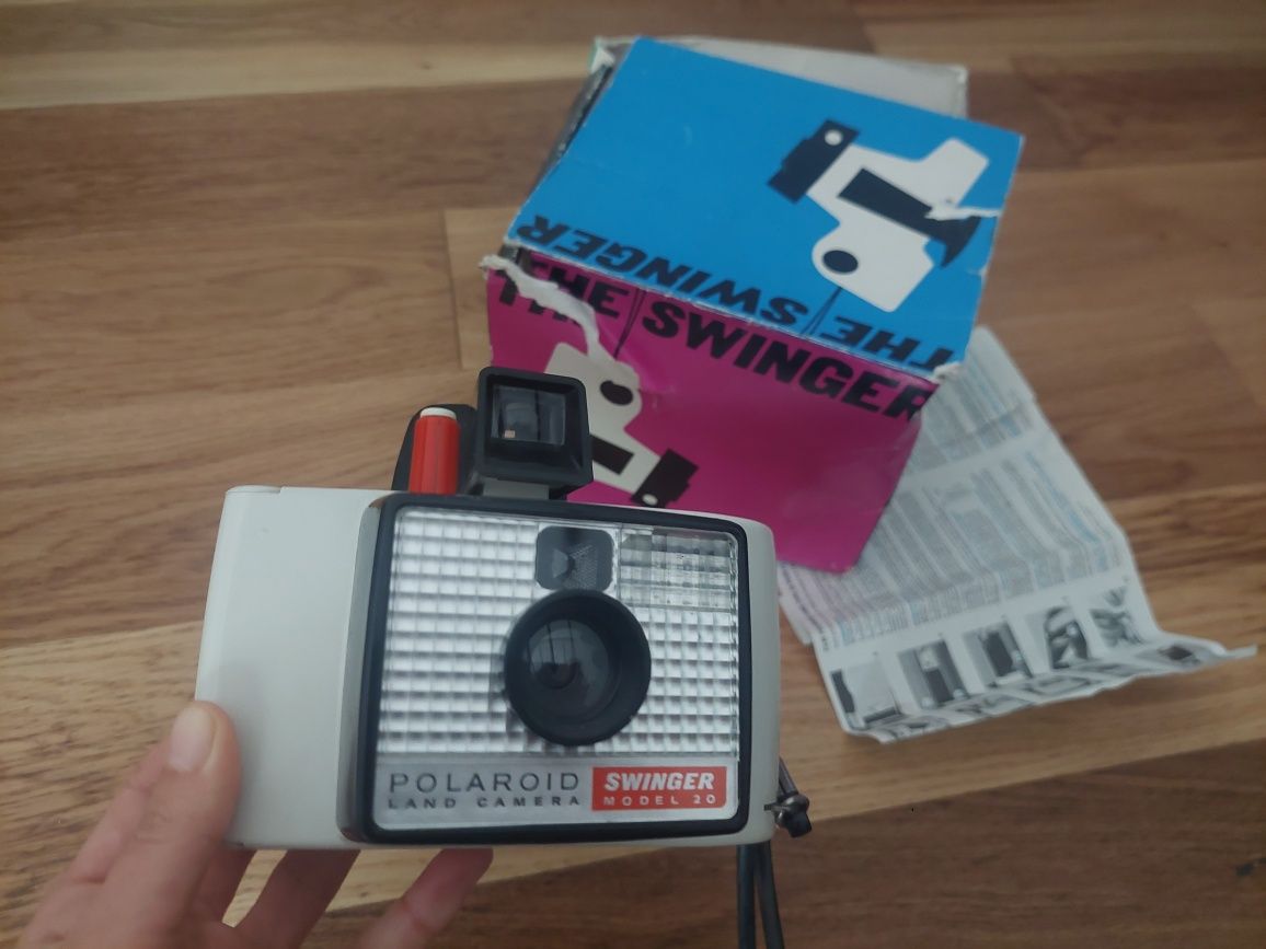 Polaroid Swinger model 20