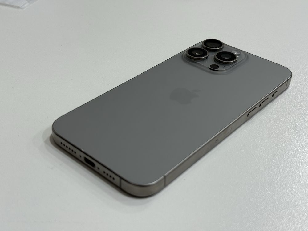 iPhone 15 pro max 256GB Natural Nitanium