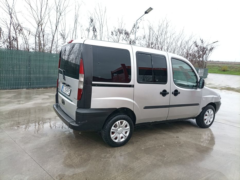 Vând fiat doblo motor 1.3multijet mașina de navetă  zi de carat  cu sa