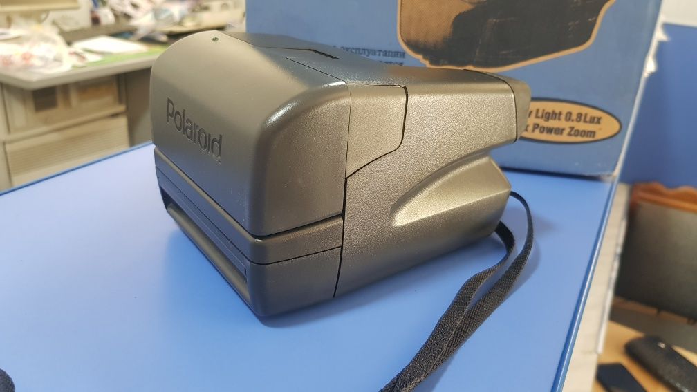 Fotoaparat retro. Palaroit yangi