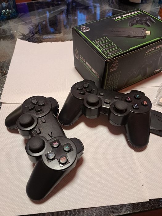 Игра с 2 джойстика и флашка