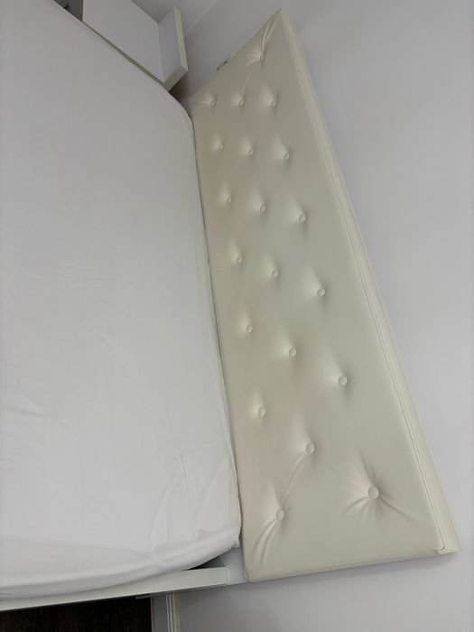 Mobila dormitor completa - pat, noptiere, masa de toaleta si birou