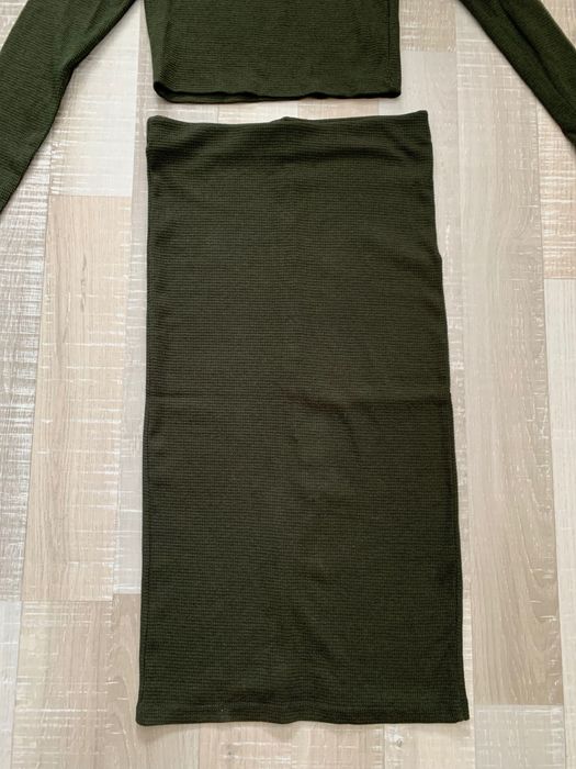 Compleu Stradivarius din tricot, bluza crop si fusta creion, kakhi, S