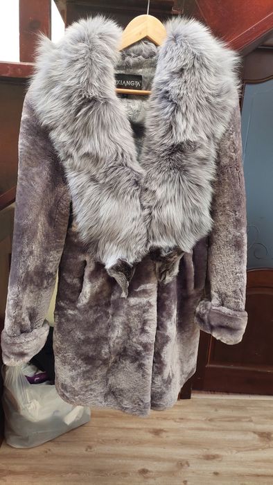 Продаётся шуба мутон с песцовым воротником