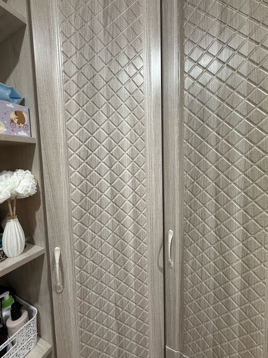 Продам угловую прихожую