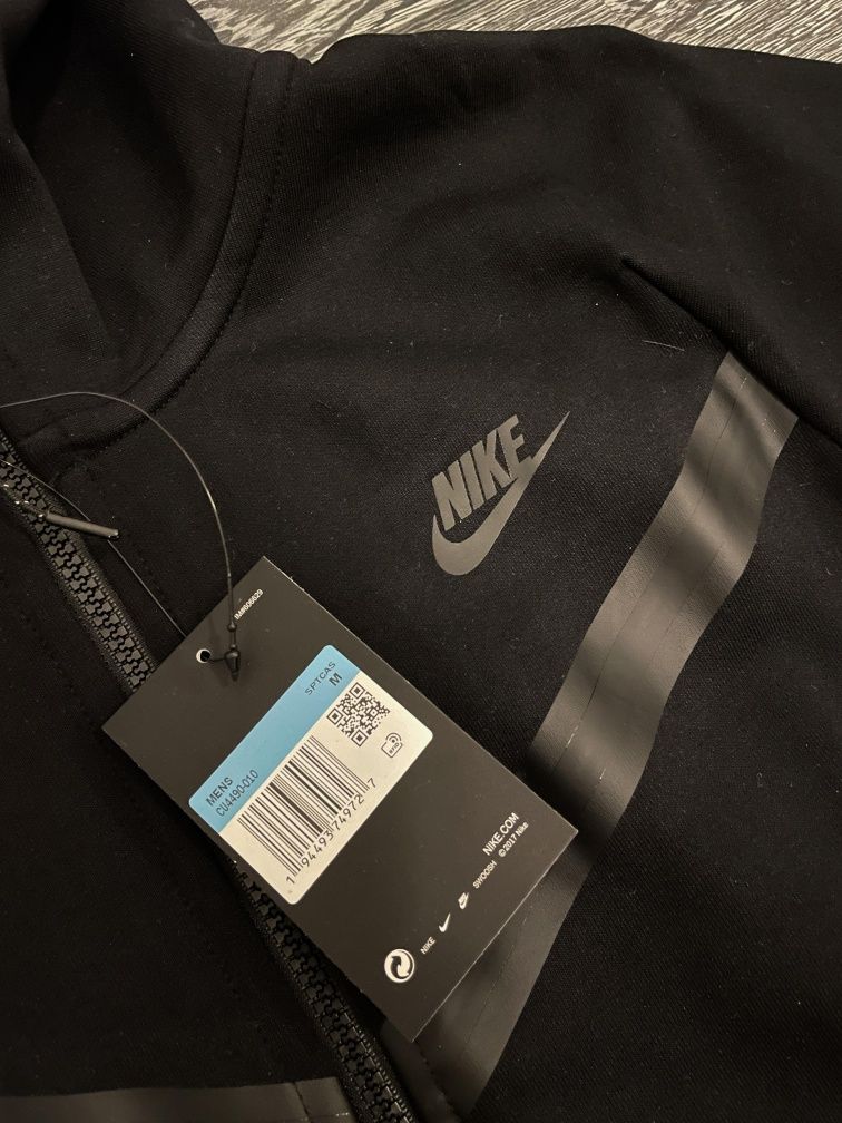 Hanorac Nike Tech Fleece Negru