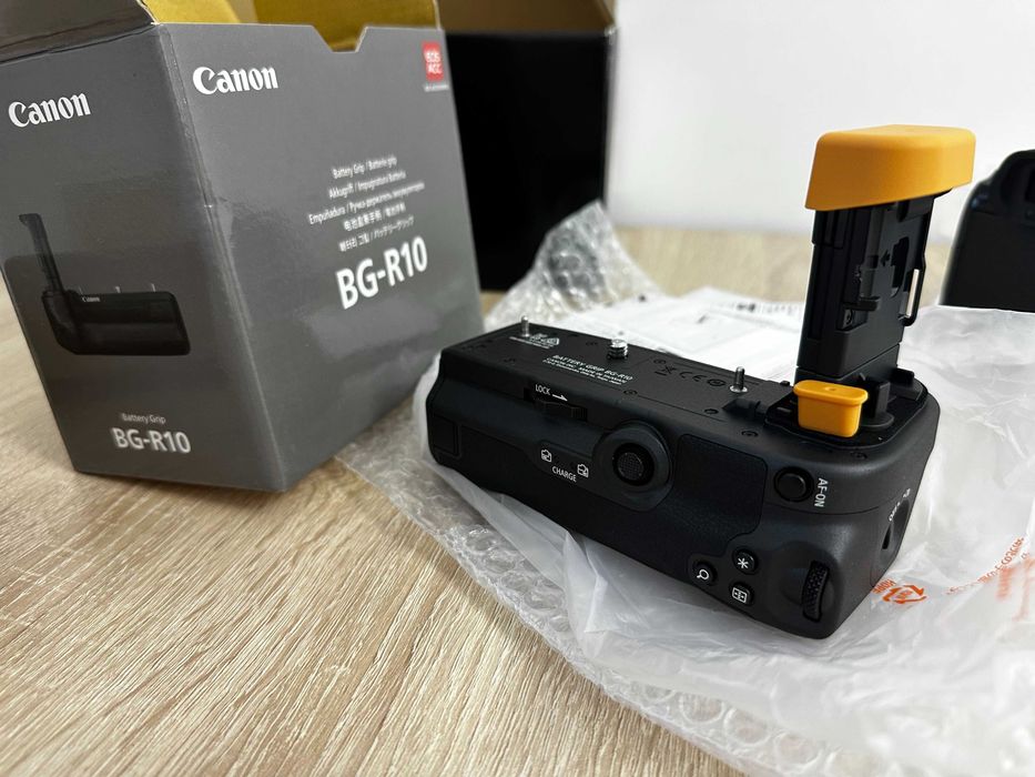Canon EOS R5  + батарейная ручка Canon BG-R10 Привезен США в упаковке