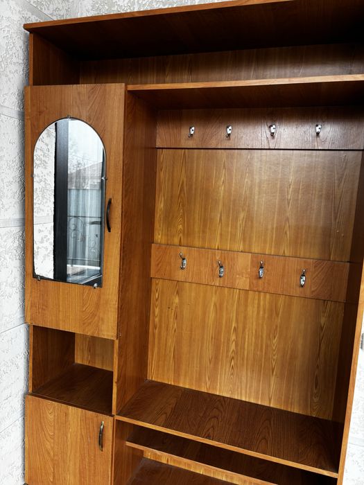 Шкаф в прихожую в отличном состоянии