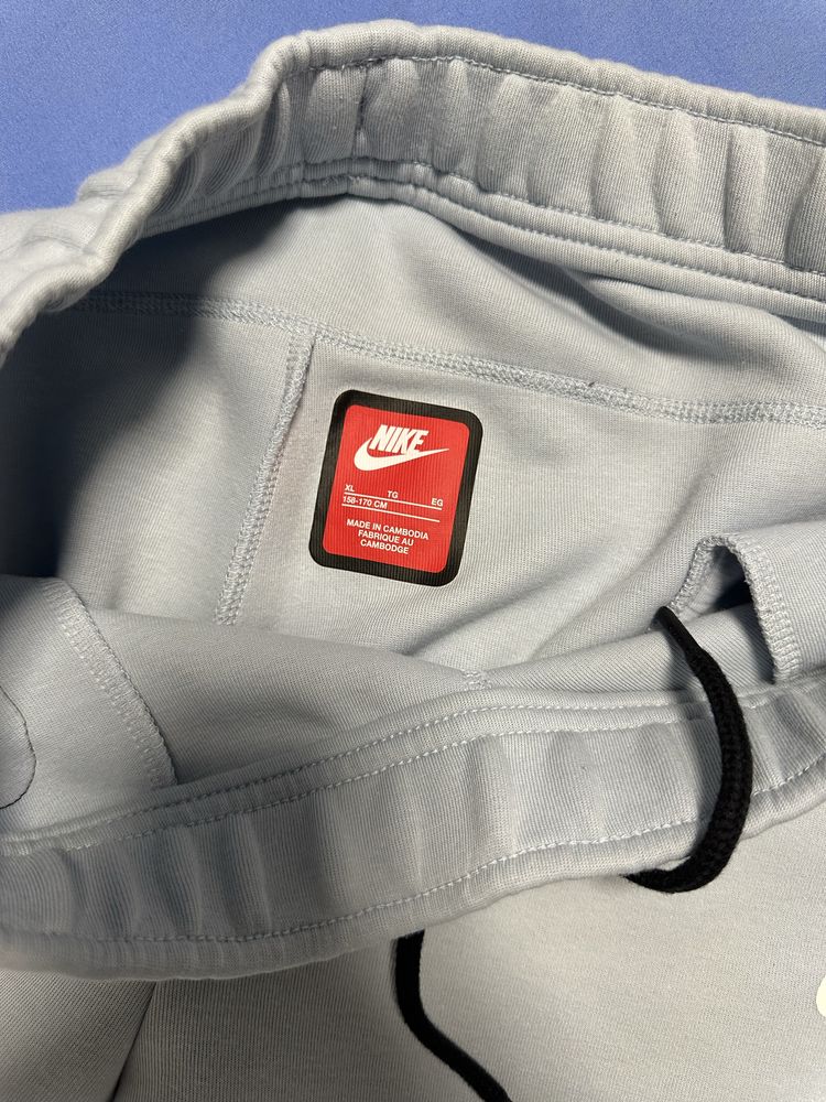 Юношески анцуг nike tech fleece