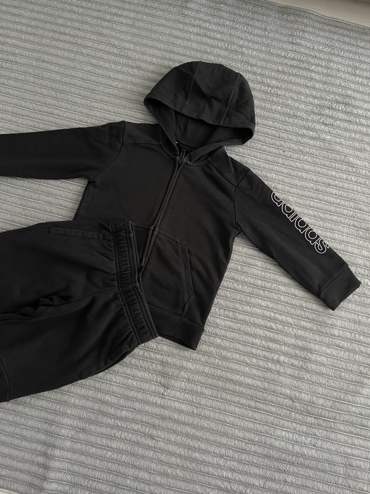 Оригинален детски спортен екип на Adidas