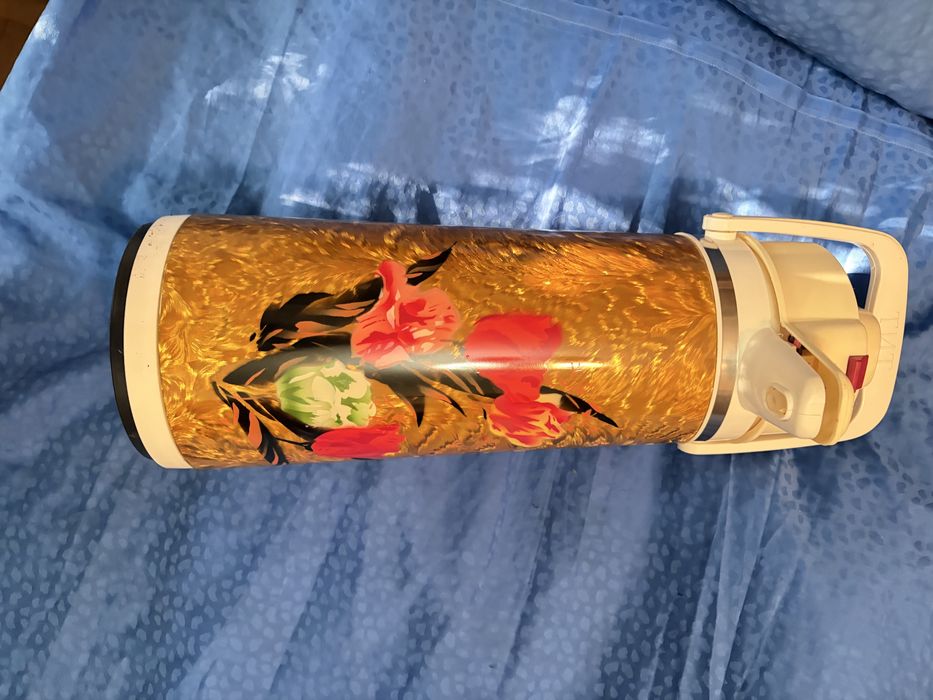 Продам термосы новые