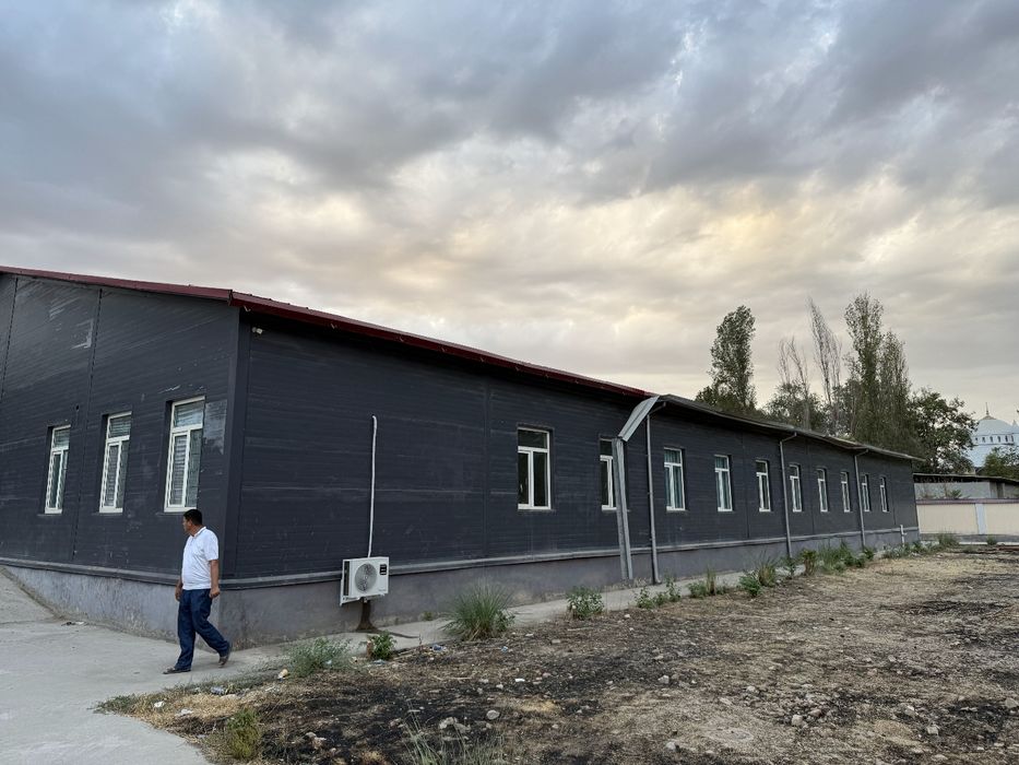 Енгил конструкция сенвич панелдан килинган бино 25х40 метр