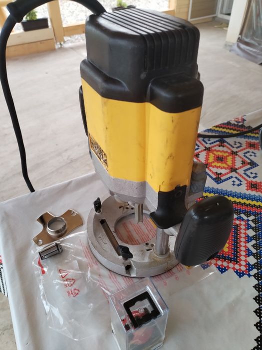 Freza lemn dewalt dw625e