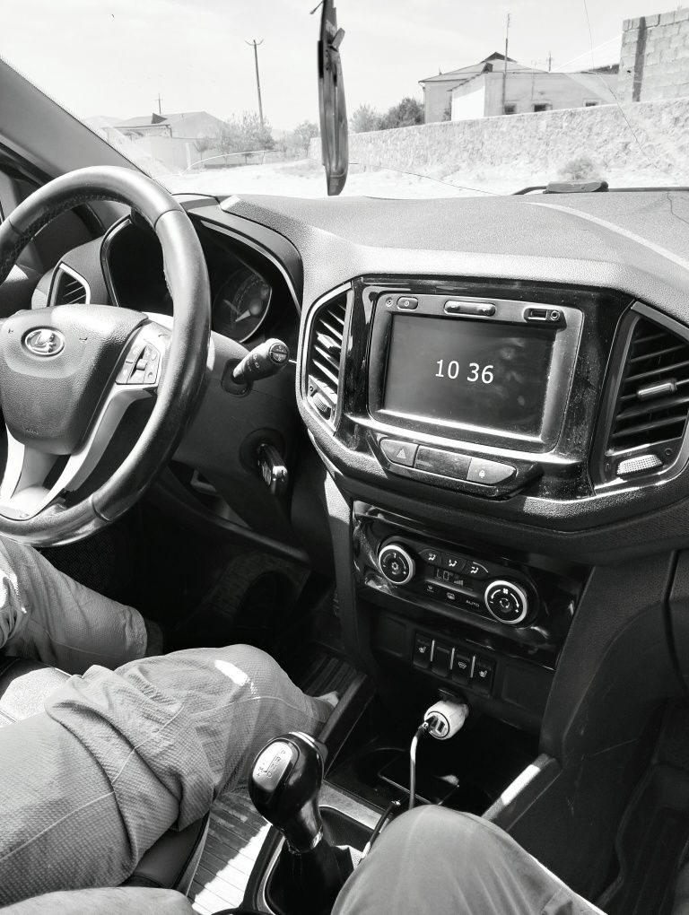 Lada x ray sotiladi srocni