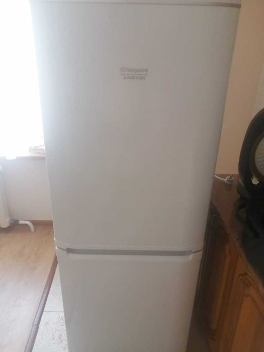 Продам Холодильник Hotpoint-Ariston RMBA 1167 (сломан мотор)