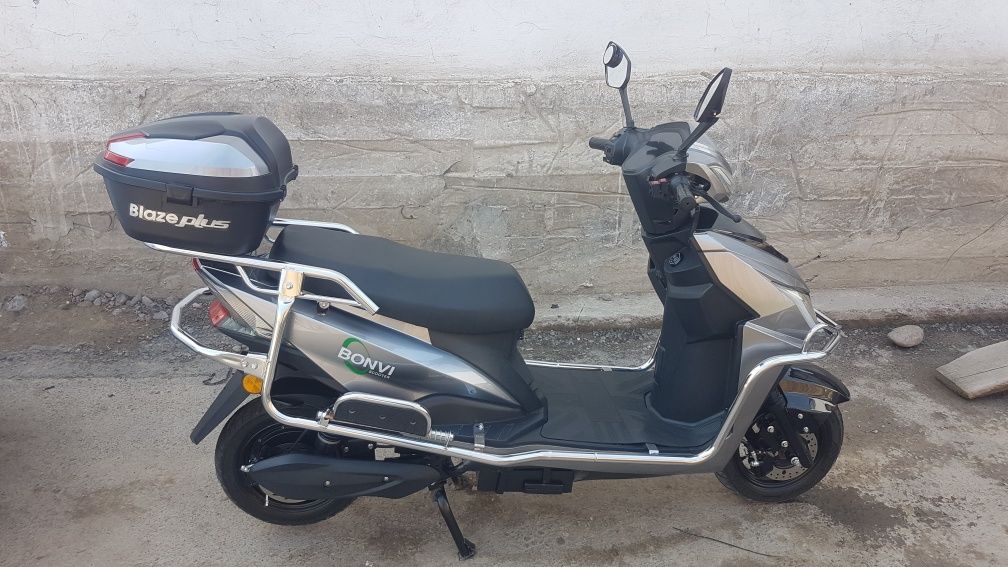 Elektr Skuter yangi azgina minilgan