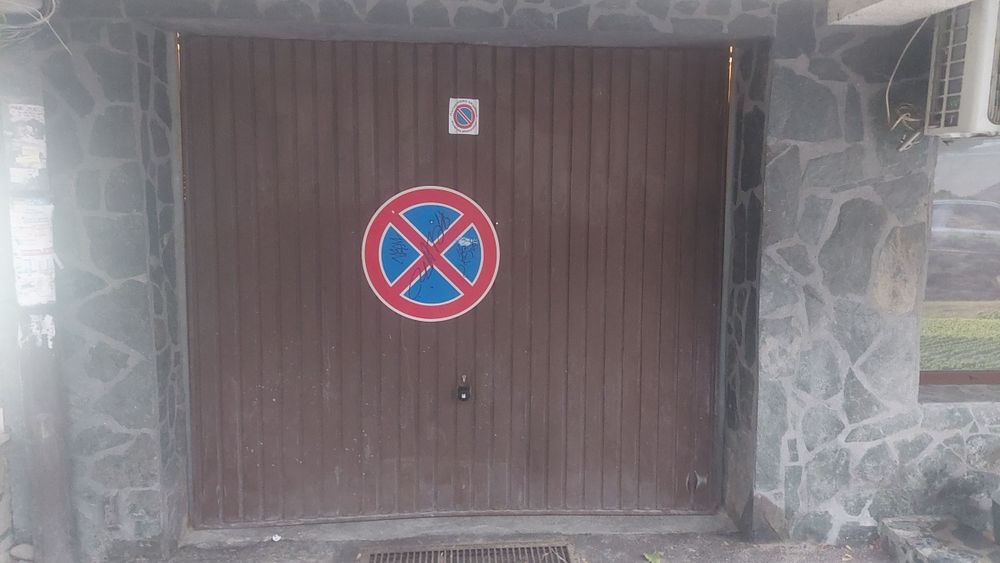 Продавам немска врата за гараж Hormann  2.40м шорока