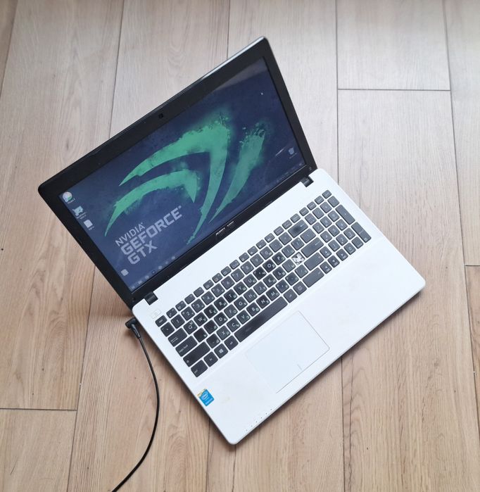 15.6' Asus X555MD Четириядрен Intel Pentium N3540/NVIDIA 820M 1GB/4GB