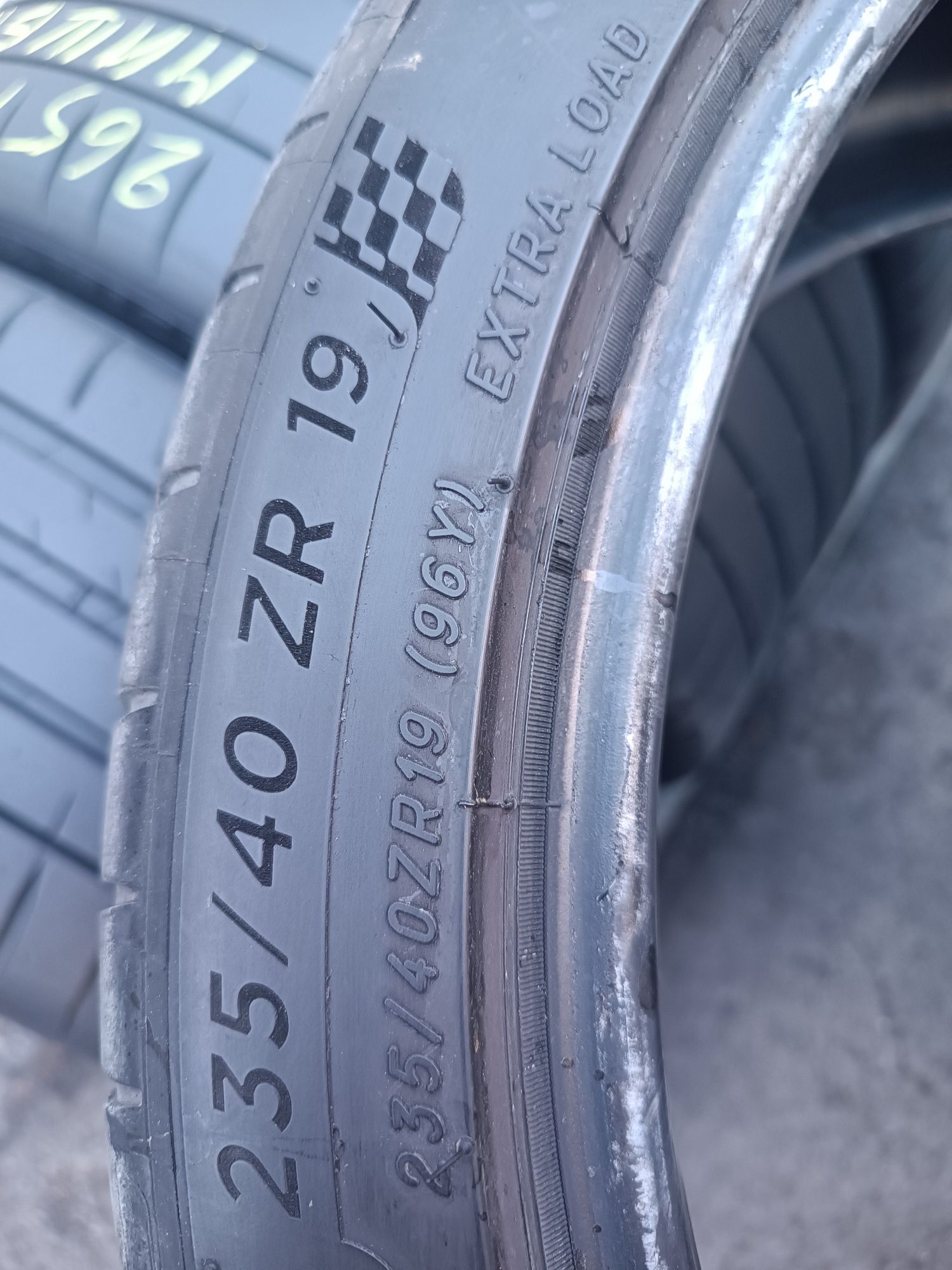 235/40/19 и 265/35/19 Michelin
