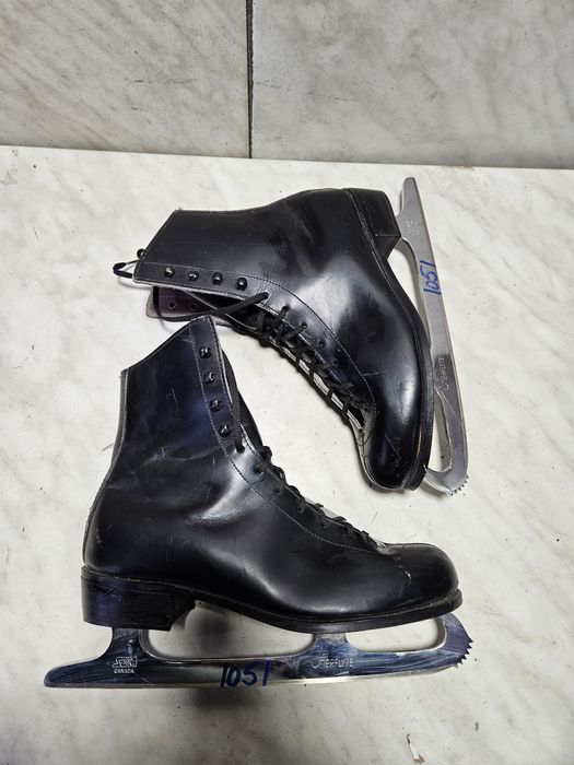 Patine 1051 gheata patinaj artistic piele  marime 38   ( 24,5  cm)