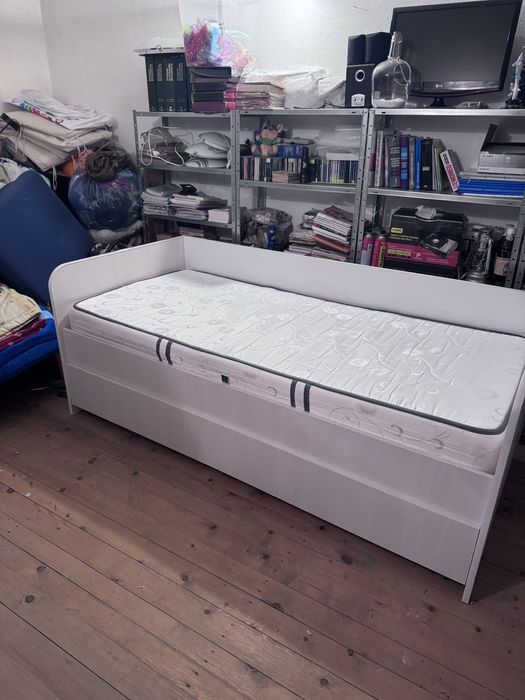 Pat cu douǎ locuri de dormit (fǎcut la comandǎ)