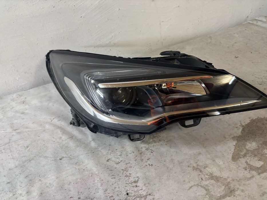 Far dreapta opel astra k