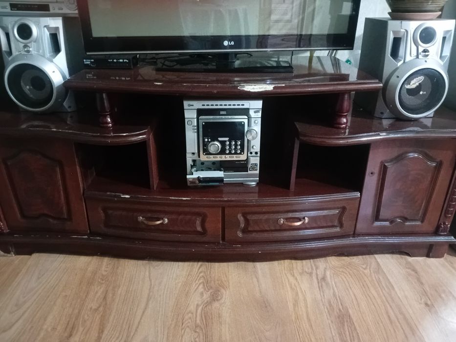 Подставка на телевизор