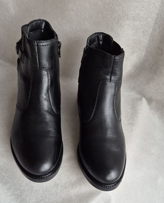 Ghete piele naturala Ellen Black nr.40 Stare de nou