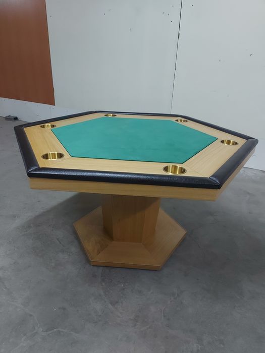 Покер маса за шестима