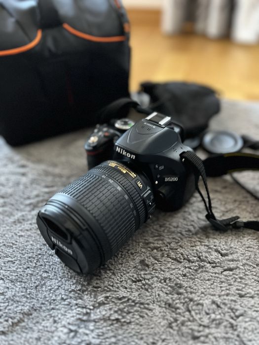 Vând aparat foto Nikon D 5200