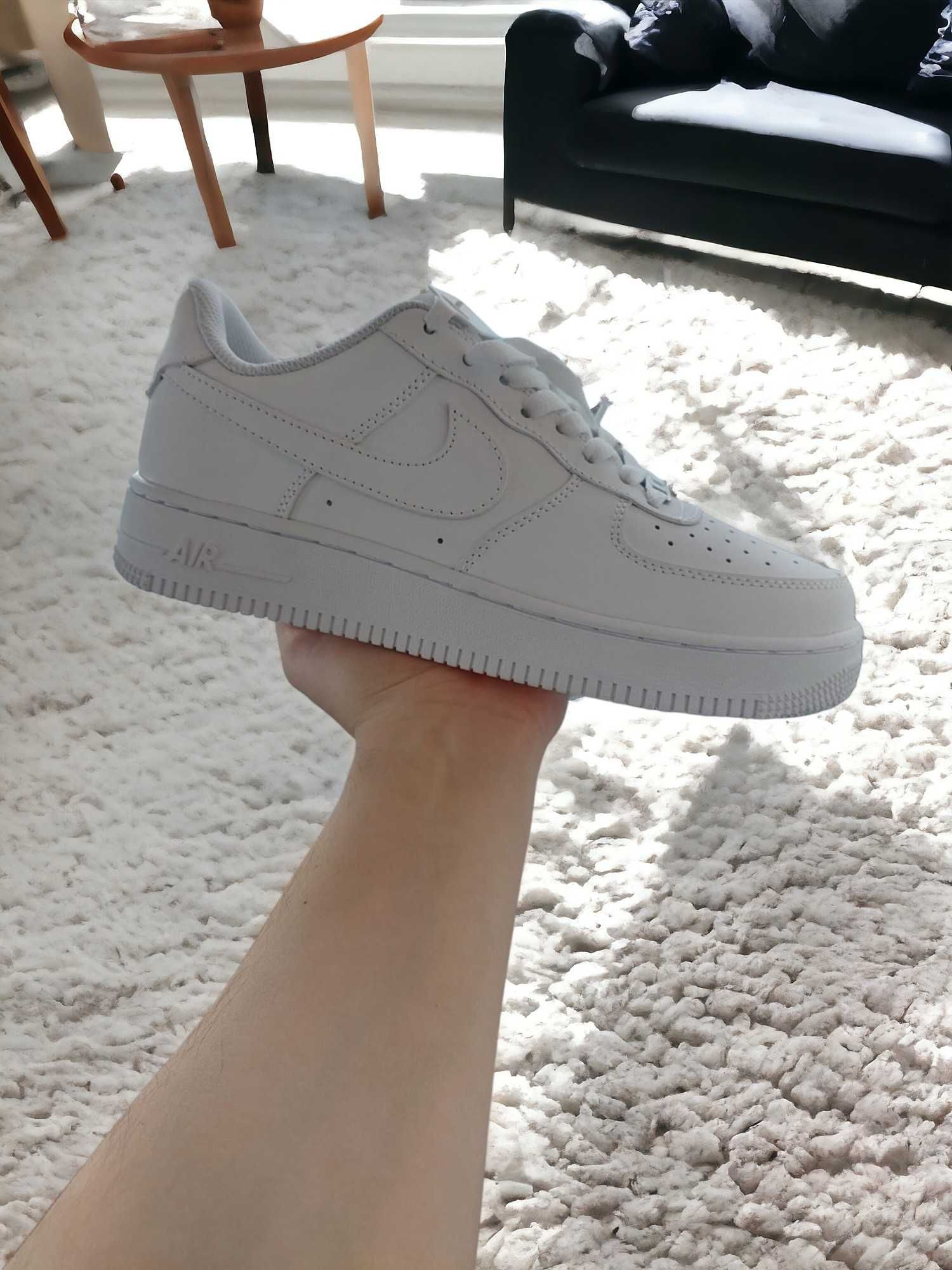 Nike Air Force One Triple White / No Box