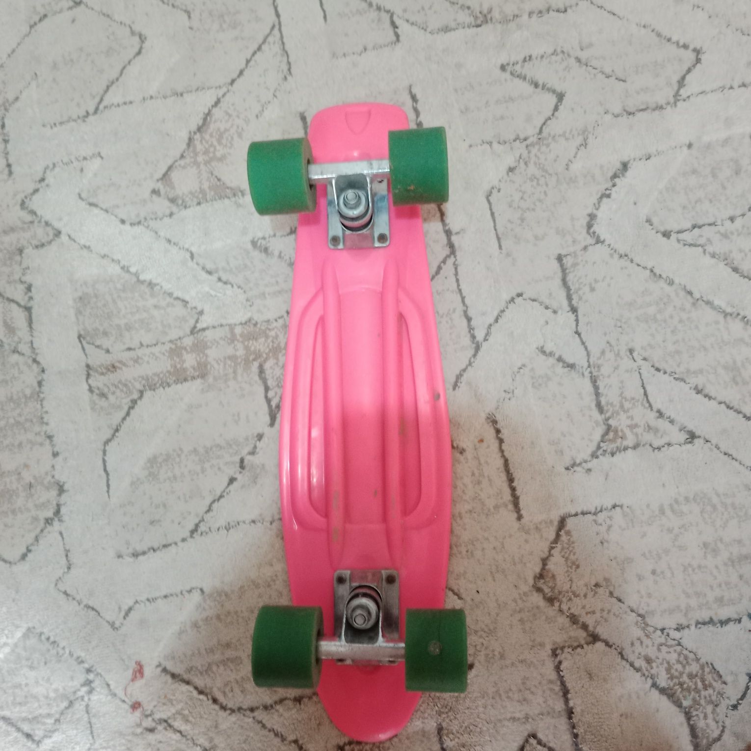 Розовый скейтборд (пениборд)