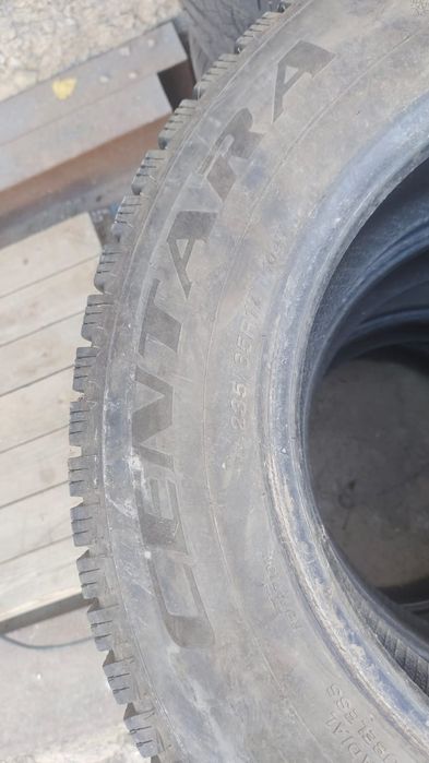 Продам зимние шины 235/65/17