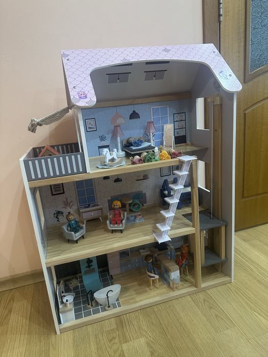Дървена къща за кукли